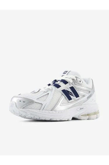 حذاء رياضي (تراينرز) نيو بالانس باللون الأبيض