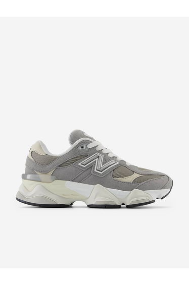 Kids 9060 Trainers in Grey