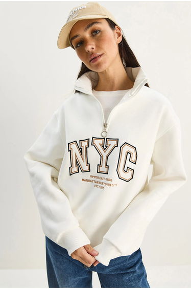 LUCCI Oversized Knitted Sweatshirt with Zipper Collar and Embroidery