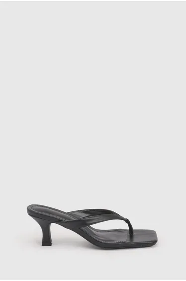Toe Post Square Toe Heeled Mules - black