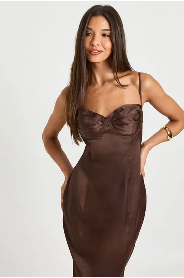 فستان بوهو ستان بني ميدي بقصة مستقيمة بطبعة أزهار