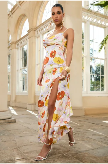 فستان ماكسي ساتان بياقة منسدلة بطبعة أزهار