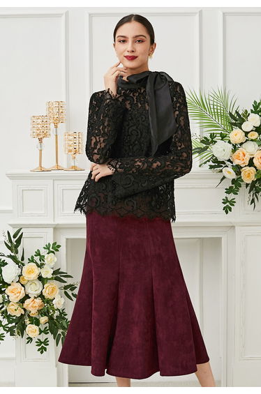 Seam Details Flare Midi Skirt in Burgundy