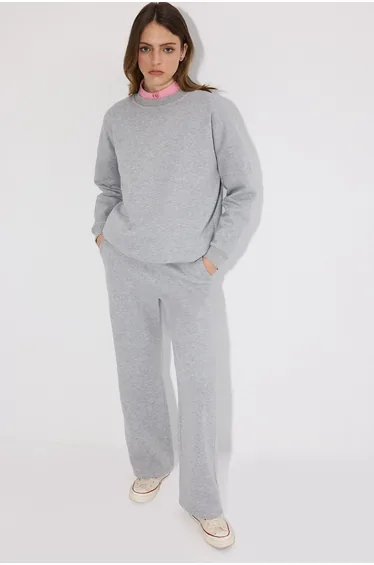 SWEATSHIRT AND JOGGER SET