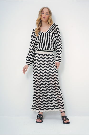 Women's Black Ecru Front Back V Neck Lined Inside Maxi Length Summer Knitwear Dress