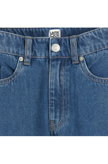 بنطلون جينز بأرجل عريضة