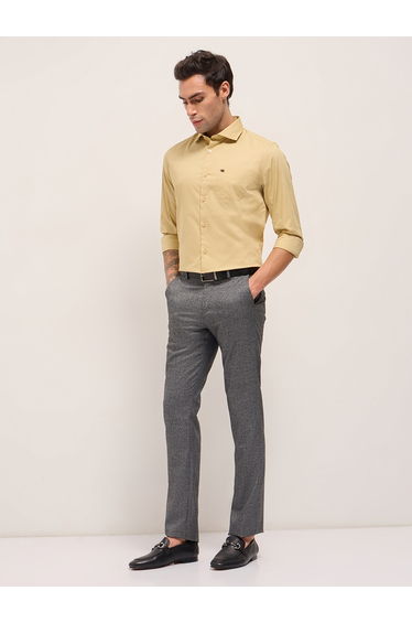 Men Solid Tailored Fit Formal Shirt