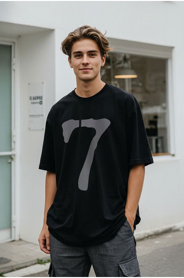 Black Oversize/Wide Cut 7 Printed T-Shirt