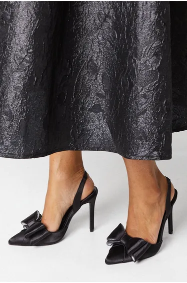 حذاء كورت بإبزيم خلفي بكعب رفيع