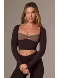 توب بو+تي بني قصير بفتحة بأكمام طويلة