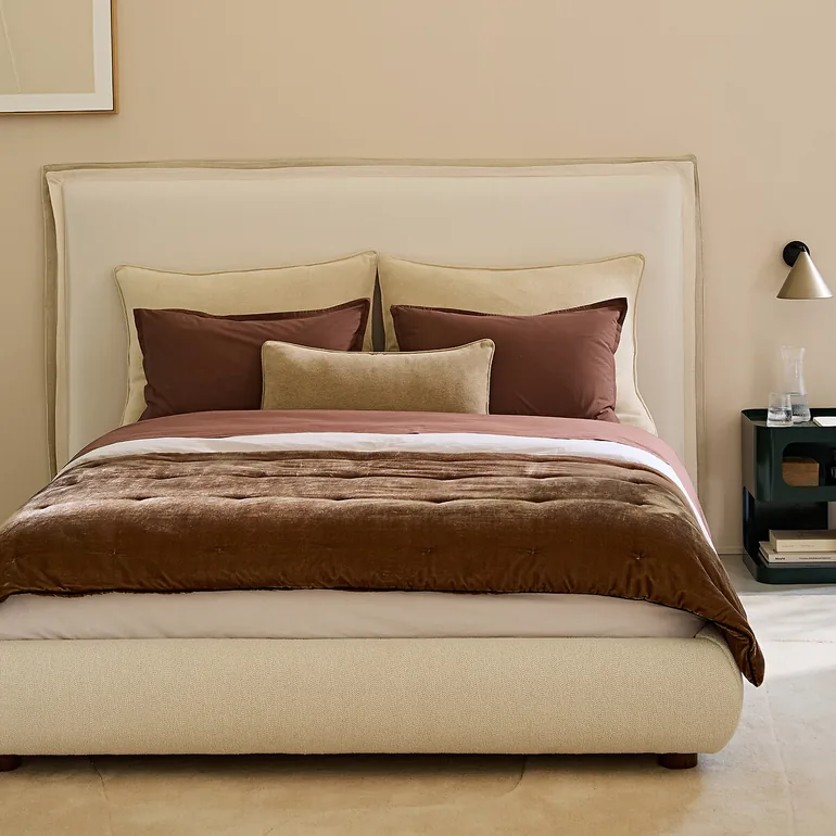 وسادة ايه ام. بي ام باللون البيج - 2