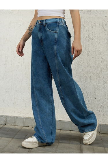 High Rise Distressed Straight Fit Jeans