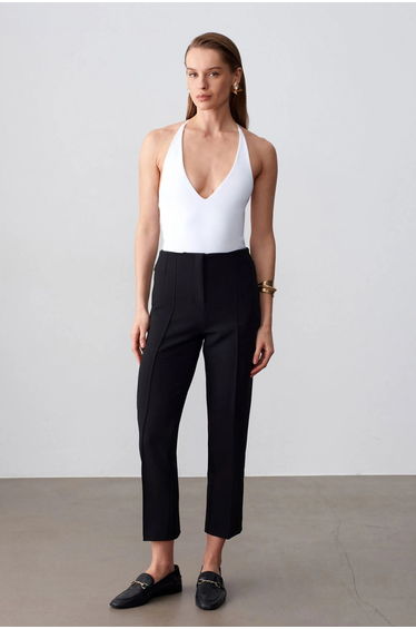 DILVIN Slim Fit Cut-Out Halter Bodysuit