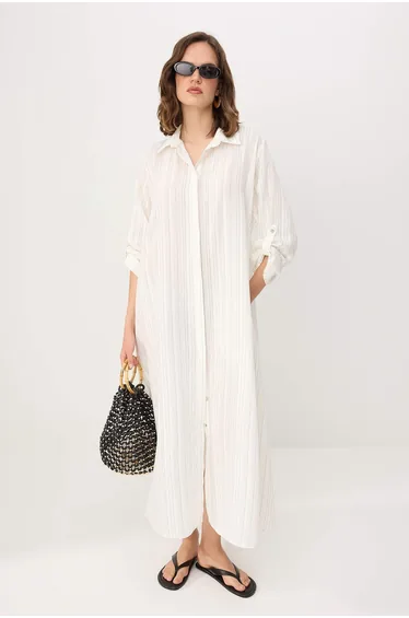 فستان ترينديول قميص بلون كريمي ماكسي بقصة مستقيمة