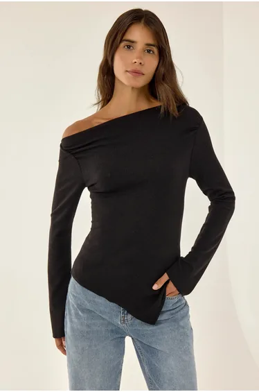 Asymmetric Ribbed Top with Slit
