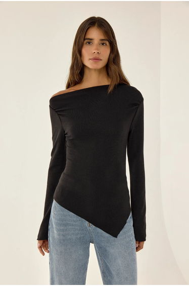 Asymmetric Ribbed Top with Slit