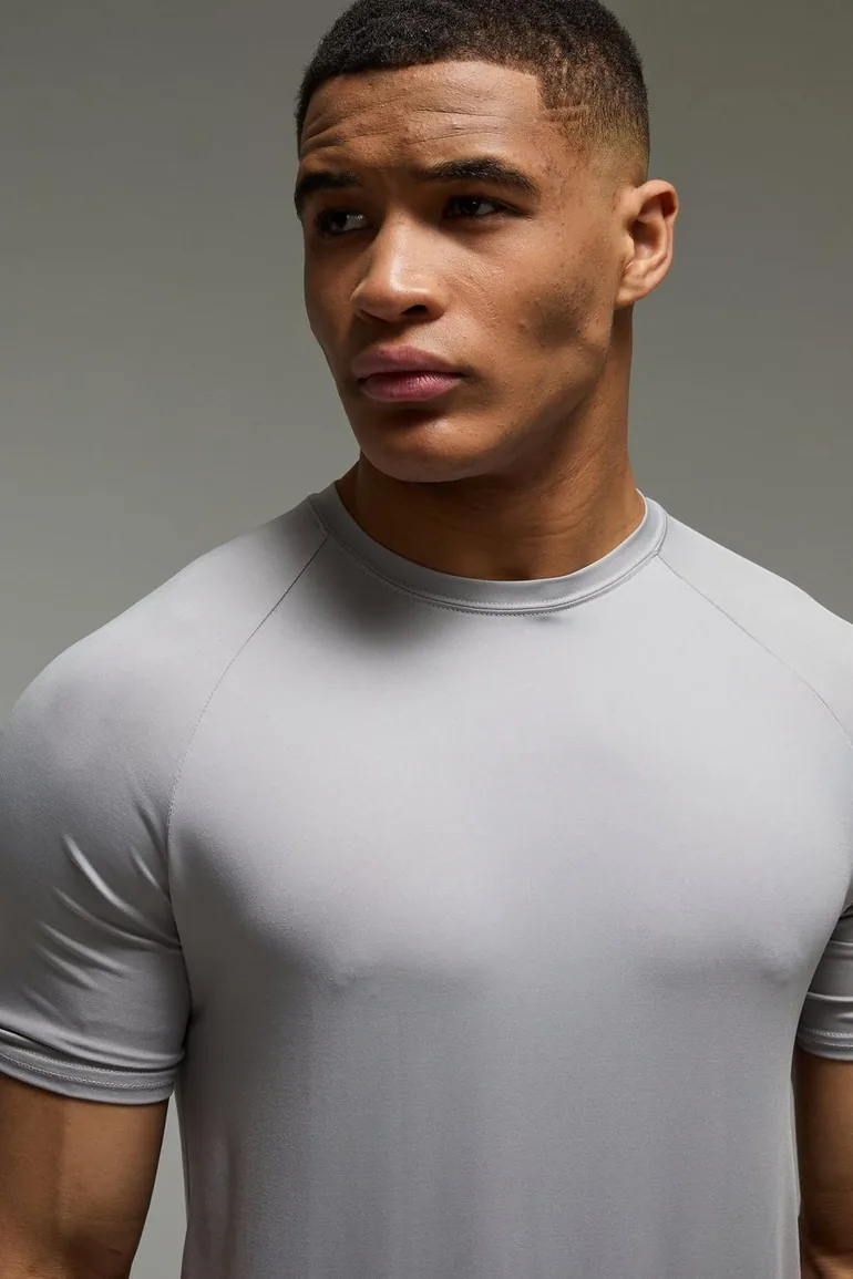 Man Active Lightweight Essentials Gym Regular Fit Raglan T-shirt