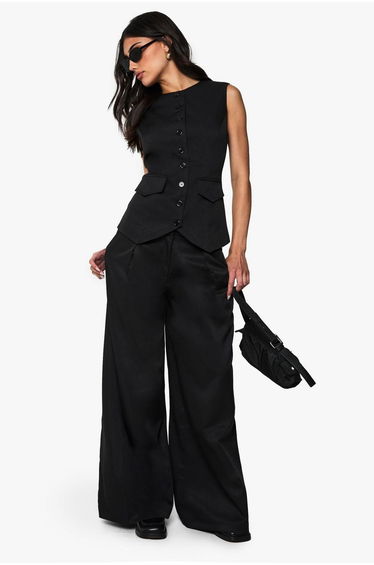Pleated Extreme Wide Leg Tailored Trouser - black