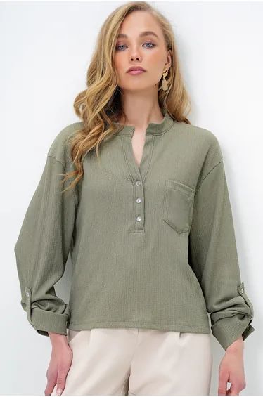 Women's Green Wide Cut Front Buttoned Single Pocket Crop Blouse