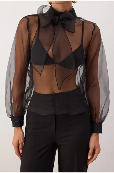 بلوزة لون أسود