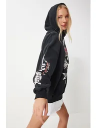 سويتشيرت نسائي محبوك بهودي بطبعة - أسود - 4