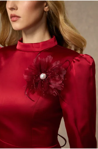 طقم سانفير باللون الأحمر