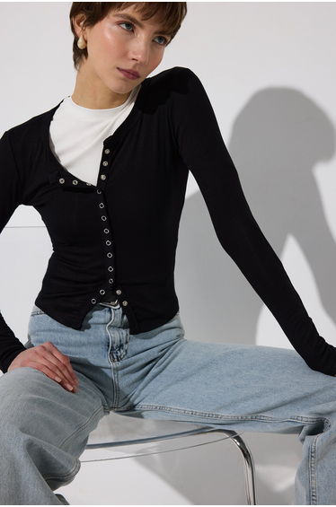 FRONT SNAP-BUTTON LONG-SLEEVED BODYSUIT