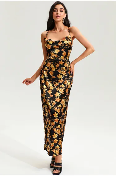 فستان بحمالات رفيعة بطبعة أزهار