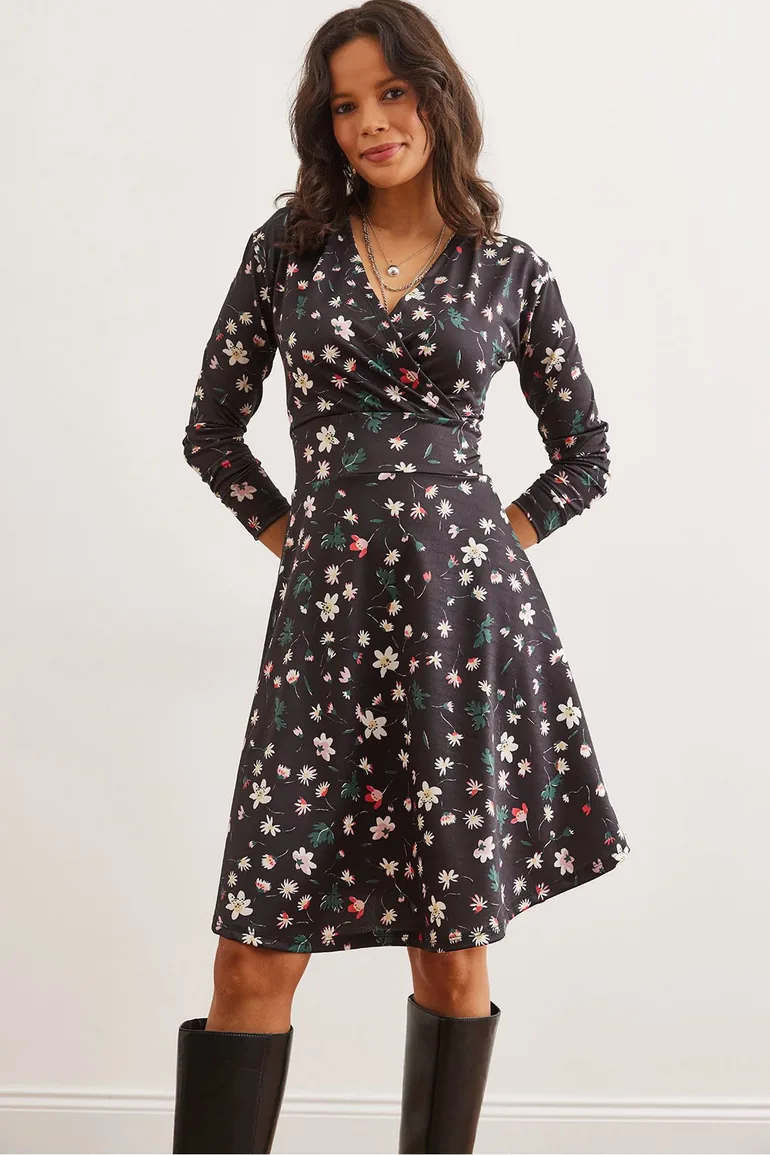 Women's Black and White Floral Double Breasted Knit Dress Olalook : Day Dresses : VogaCloset Oman Women's Black and White Floral Double Breasted Knit Dress Olalook : Day Dresses : VogaCloset Oman