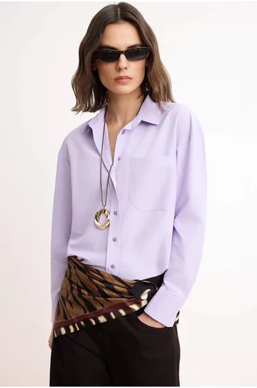 قميص بتصميم واسع