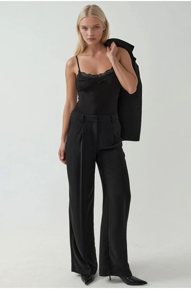 Lace V-Neck Slim Fit Bodysuit