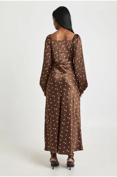 فستان بوهو ستان بني ماكسي منقط بقصة مستقيمة بأكمام طويلة