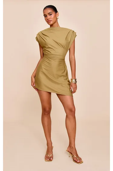 فستان قصير بقصة عريضة لون أخضر