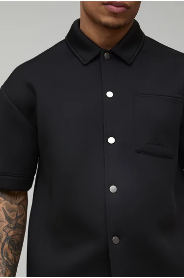 قميص بتصميم واسع عريض - أسود