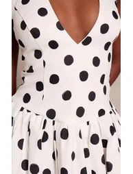 فستان ميداكسي مزموم بياقة هالتر بربطة بطبعة منقطة - 3