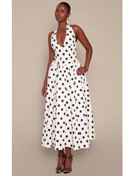 فستان ميداكسي مزموم بياقة هالتر بربطة بطبعة منقطة