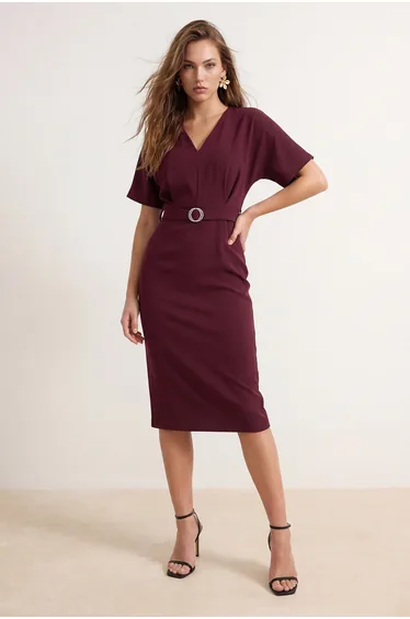 فستان ترينديول أحمر ميدي بقصة مستقيمة