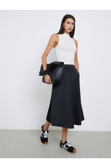 Solid Elastic Waistband A-Line Midi Skirt with Pocket Detail