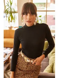 Sweater - Black - Fitted - 2