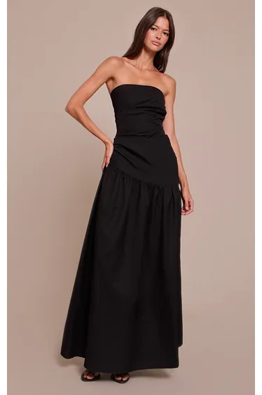 فستان ماكسي مزموم بأكتاف مكشوفة لون أسود