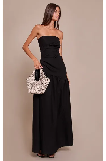 فستان ماكسي مزموم بأكتاف مكشوفة لون أسود