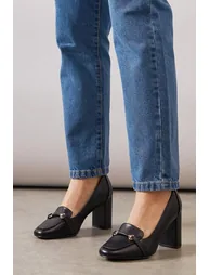 حذاء كعب عالي واليس باللون الأسود - للمقاسات الواسعه - 1