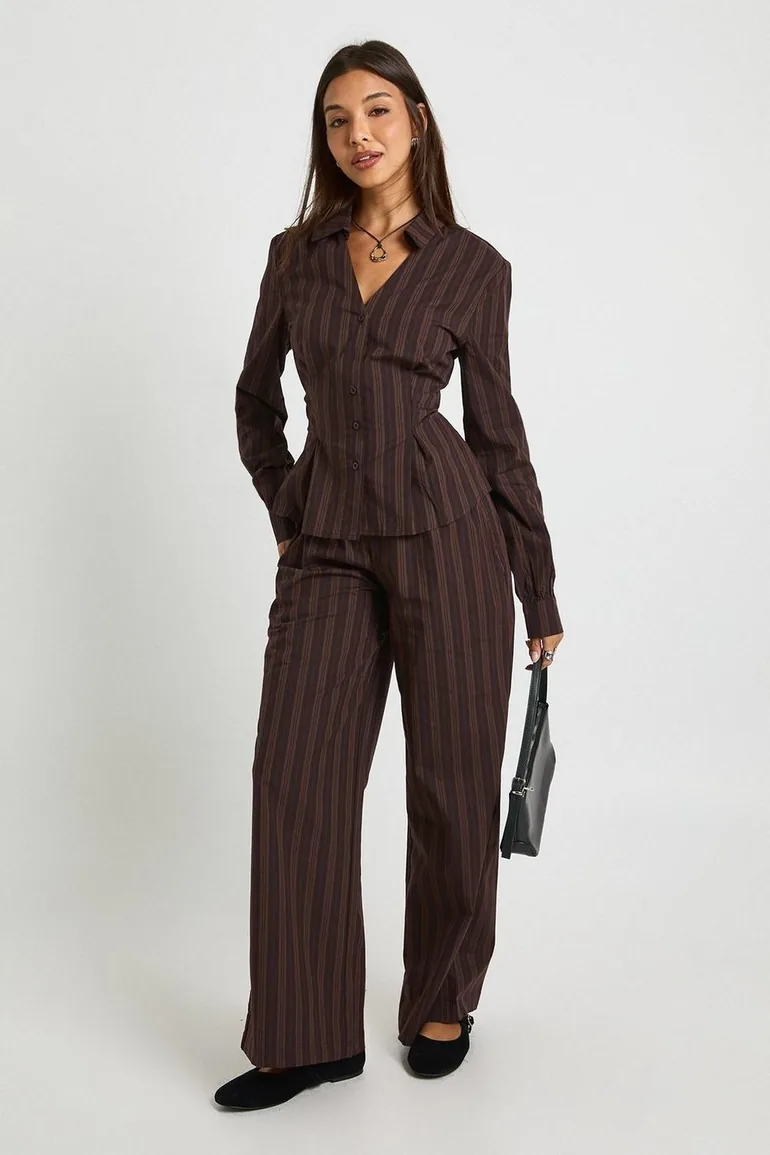 قميص بوهو بني بطبعة مخططة بأكمام طويلة - 2