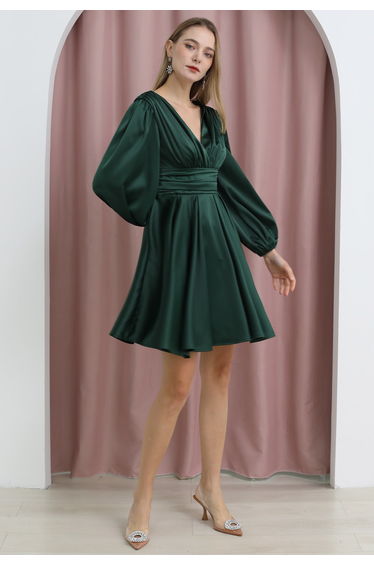 Plunging V-Neck Ruched Waist Satin Dress in Emerald