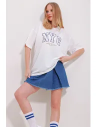 Women's White Crew Neck Two Thread Embroidered Oversize Unisex T-Shirt - 1