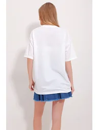 Women's White Crew Neck Two Thread Embroidered Oversize Unisex T-Shirt - 5
