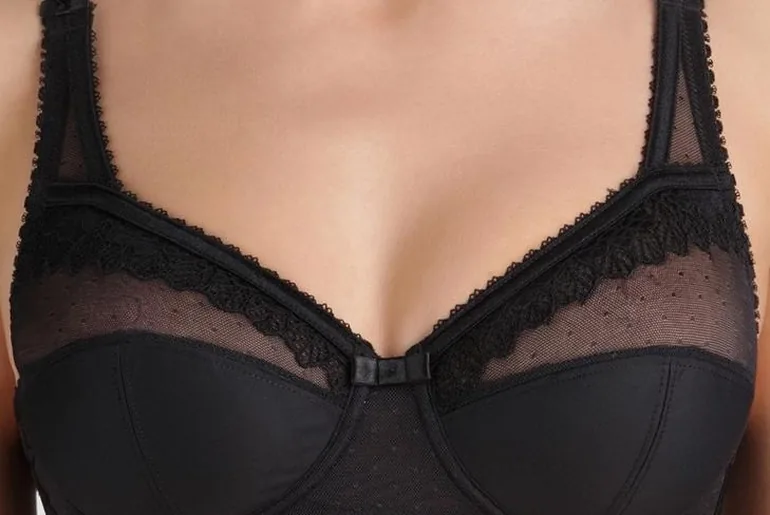 حمالة صدر بأسلاك داخلية