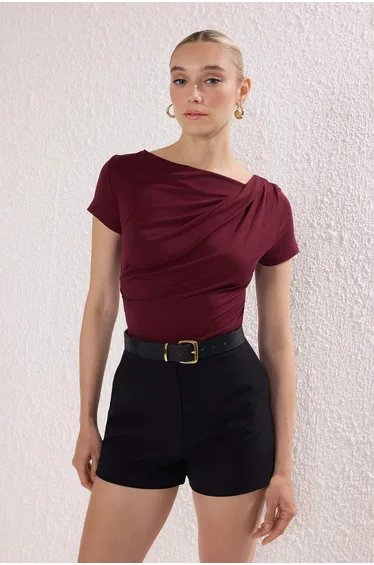 توب ترينديول بأكمام قصيرة