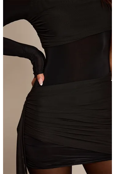 فستان بريتي ليتل ثينق أسود قصير بقصة ضيقة بأكمام طويلة