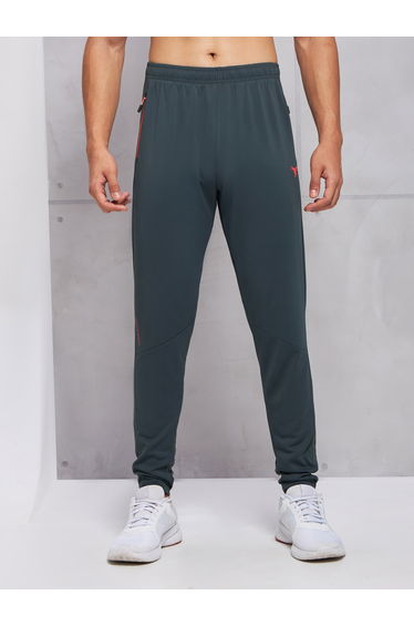 Men Solid Slim Fit Trackpants